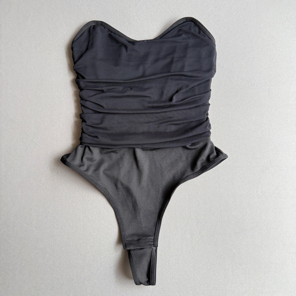 Fashion Nova sz XS‎ black rouged strapless bodysuit